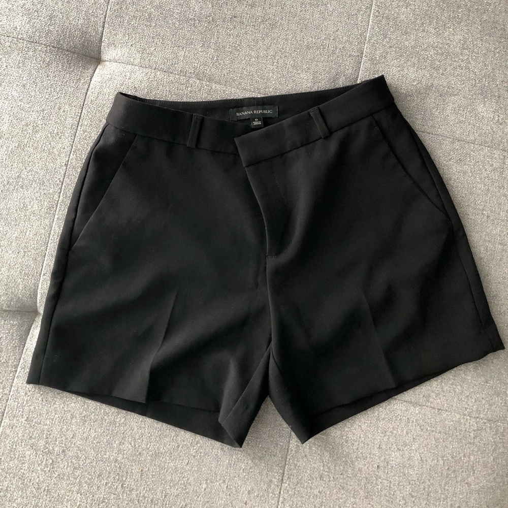 Banana Republic black dress shorts, NWOT size 0